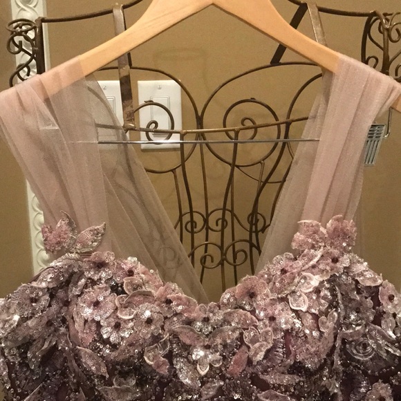 COPY - Beautifully detailed Ysa Makino gown - Picture 5 of 9